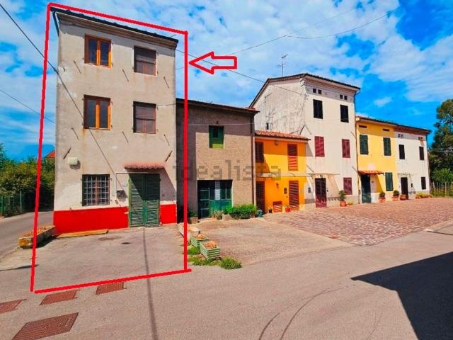 Casa di paese in vendita di 120 m² in Via dei Capannoresi