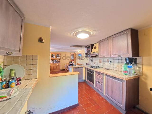Casa di paese in vendita di 120 m² in Via Iano e Vicatoli, 31