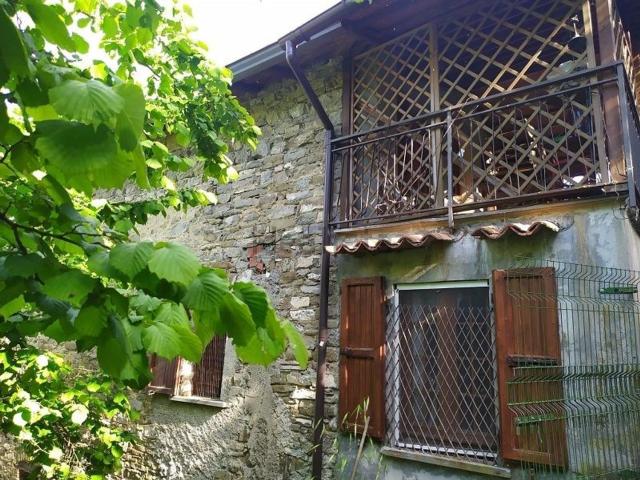 Casa di paese in vendita di 136 m² in Via Cesare Battisti, 34