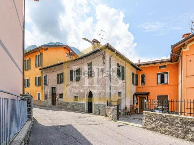 Casa di paese in vendita di 137 m² in Via A. Wyatt, 6
