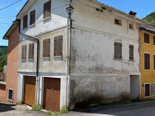 Casa di paese in vendita di 139 m² in Via Pozza, 115