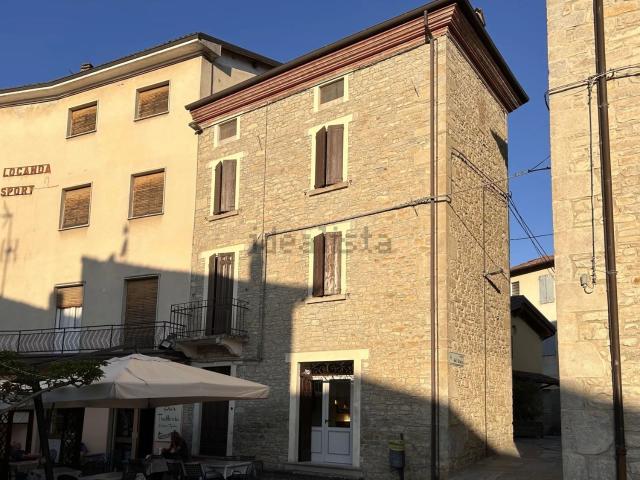 Casa di paese in vendita di 130 m² in Piazza Mercato