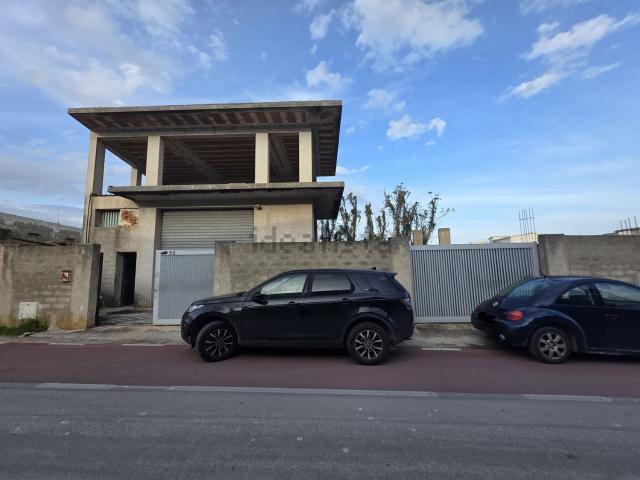 Casa di paese in vendita di 130 m² in Via Omero