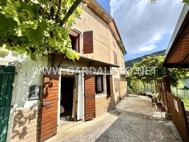 Casa di paese in vendita di 130 m² in Via Cà di Sotto, 4