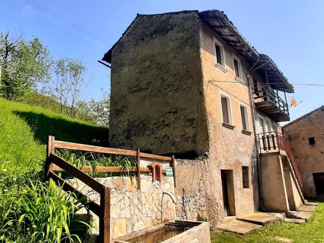 Casa di paese in vendita di 131 m² in Via Zanconi