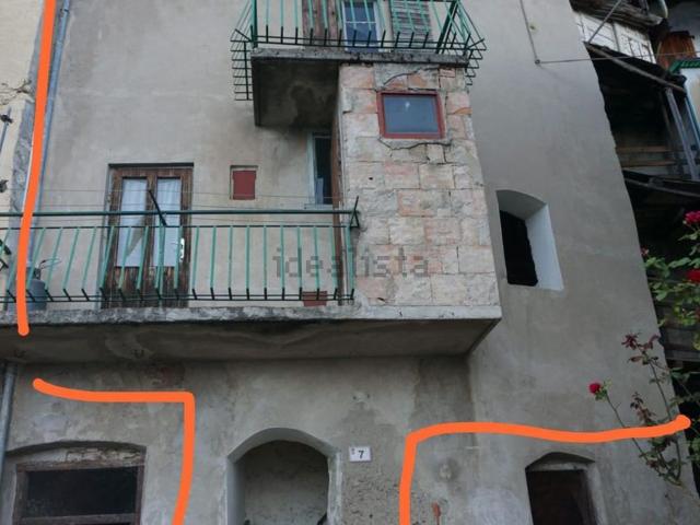 Casa di paese in vendita di 146 m² in Via Ca&apos  di Sopra, 7