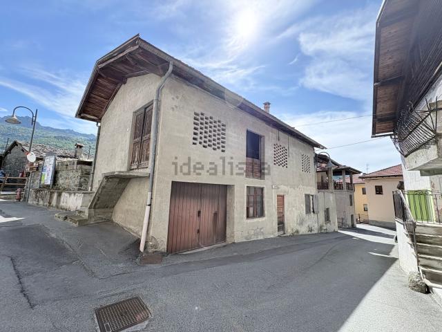 Casa di paese in vendita di 140 m² in Frazione Viering, 52