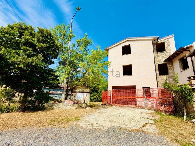 Casa di paese in vendita di 140 m² in Località Zucconi