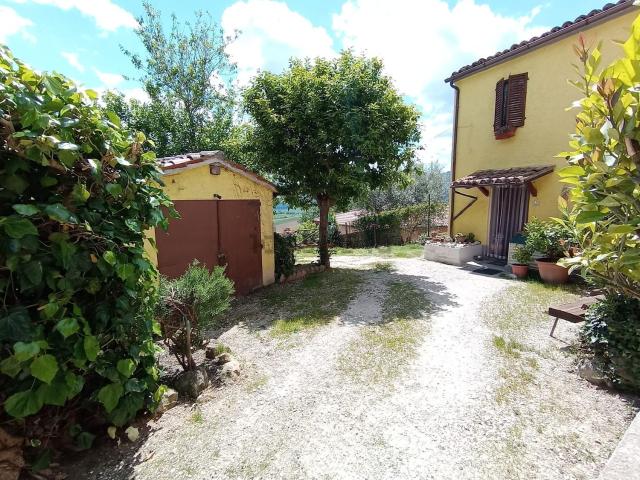 Casa di paese in vendita di 140 m² in Via Acquosi Alto, 7