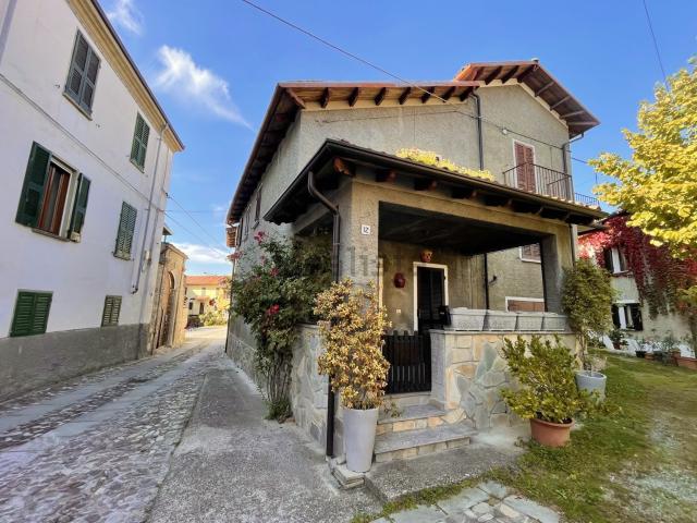 Casa di paese in vendita di 140 m² in Via Cavalier Bonfiglio Dusio