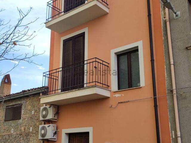 Casa di paese in vendita di 140 m² in Via Luigi Praino, 21