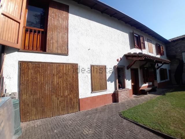 Casa di paese in vendita di 141 m² in Via Roma