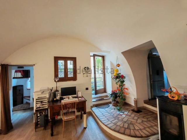 Casa di paese in vendita di 142 m² in Via San Bernardo