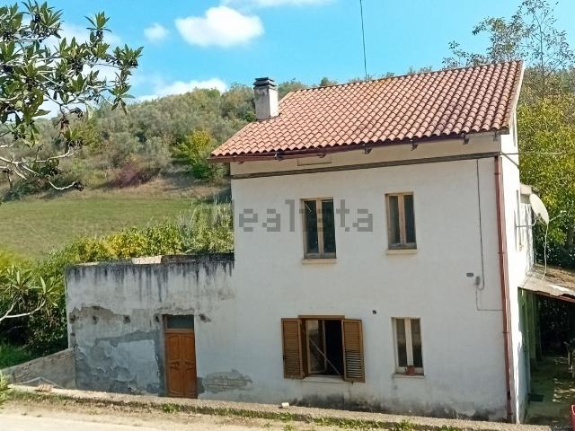 Casa di paese in vendita di 155 m² in Contrada Ferrauto, 12