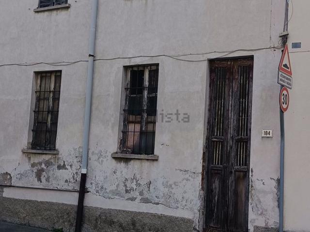 Casa di paese in vendita di 155 m² in Via Cislago