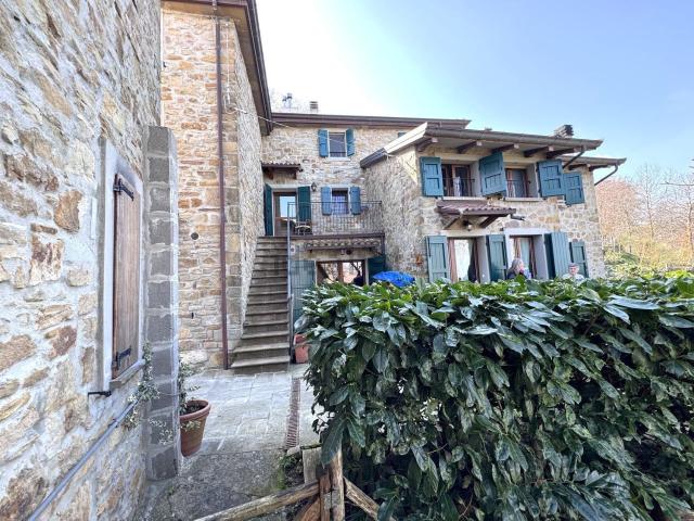 Casa di paese in vendita di 155 m² in Via San Pietro, 14