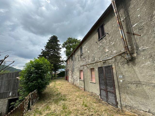 Casa di paese in vendita di 158 m² in Località Montecchio