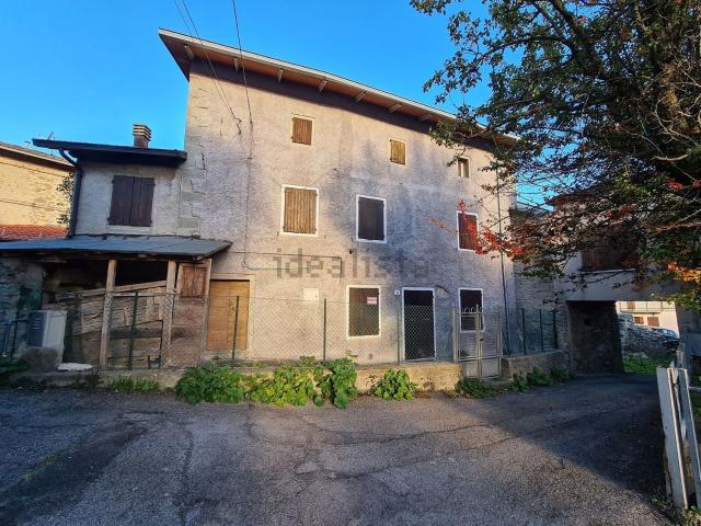 Casa di paese in vendita di 150 m² in Via Campogrande