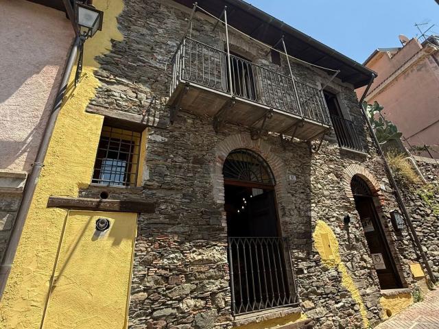 Casa di paese in vendita di 150 m² in Via Cavour