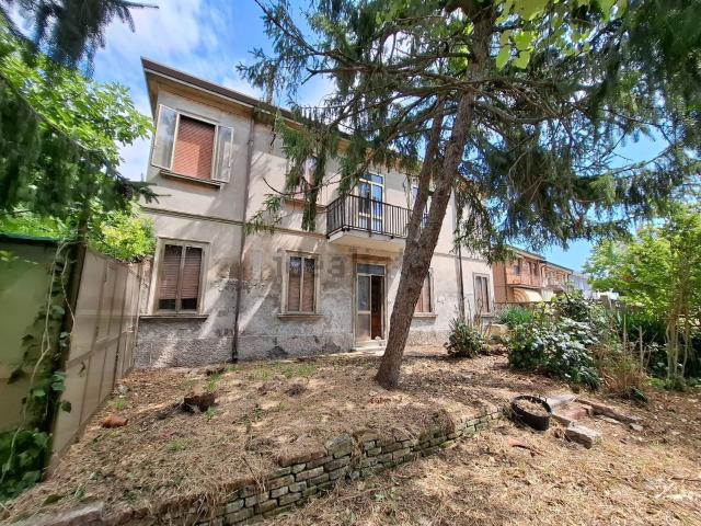 Casa di paese in vendita di 150 m² in Via Guglielmo Marconi