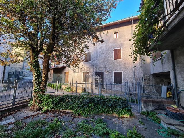 Casa di paese in vendita di 150 m² in Via Riparotonda, 66
