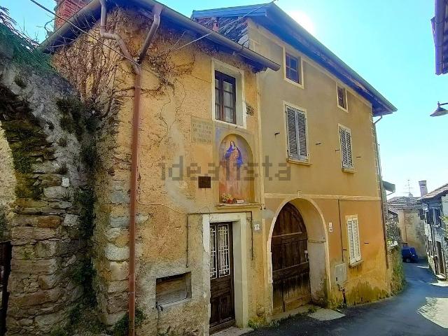 Casa di paese in vendita di 150 m² in Via Roma