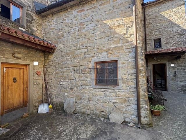Casa di paese in vendita di 150 m² in Via Tirli Tarabba
