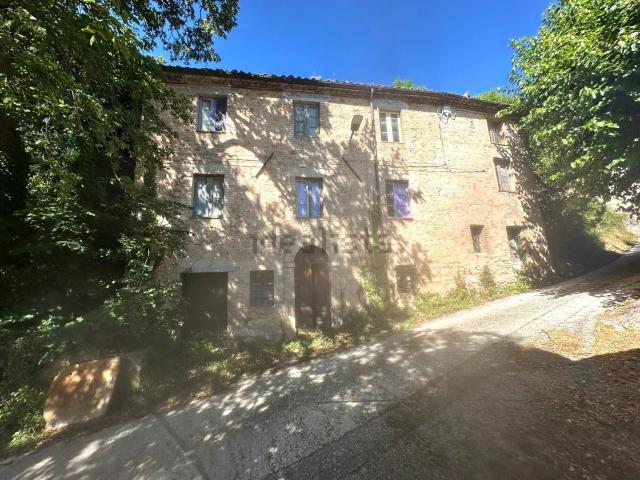 Casa di paese in vendita di 151 m² in Frazione San Egidio, 7