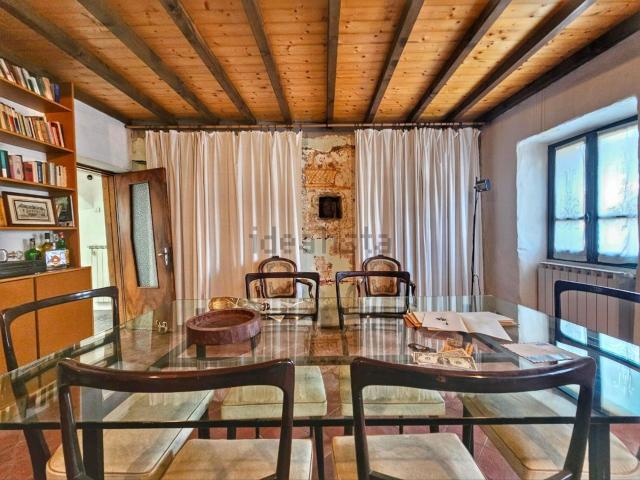 Casa di paese in vendita di 152 m² in Via Don G. Devia