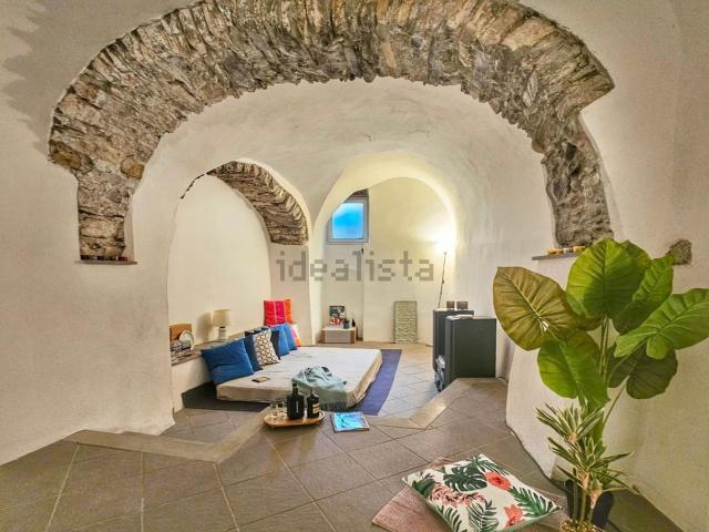 Casa di paese in vendita di 152 m² in Via Don G. Devia