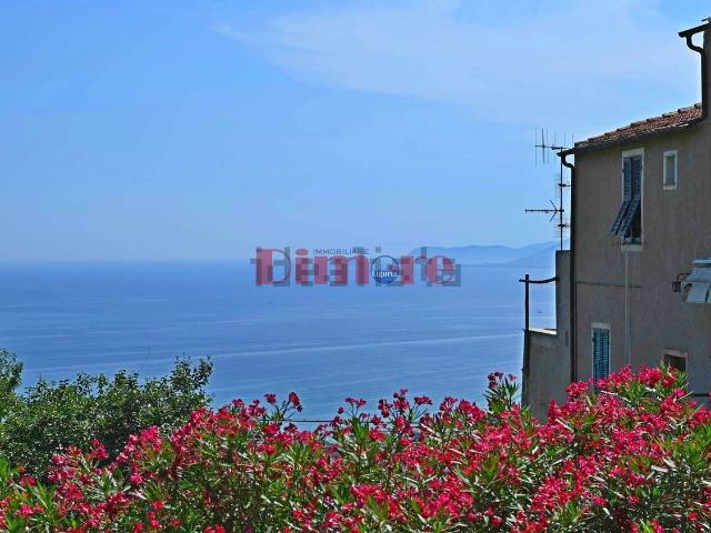 Casa di paese in vendita di 166 m² in Via Castello, 6