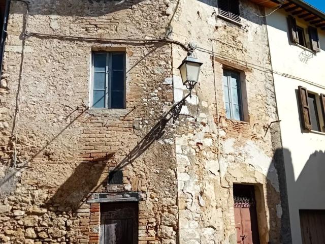 Casa di paese in vendita di 167 m² in Via Stefano Bellini