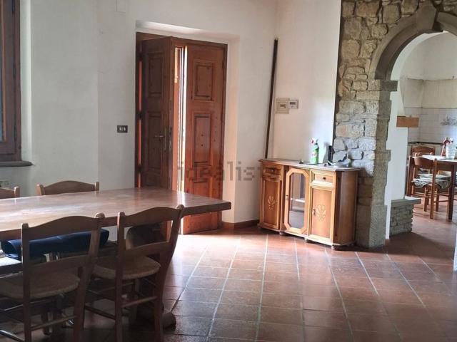 Casa di paese in vendita di 160 m² in Frazione Castel Focognano