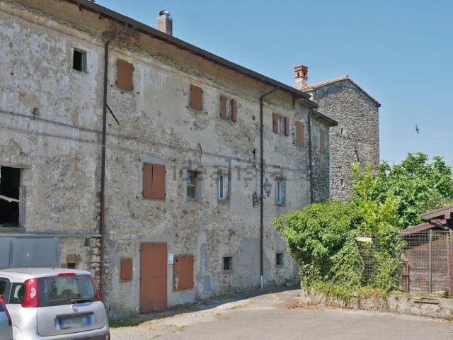 Casa di paese in vendita di 160 m² in Località Irola di Sopra, 10