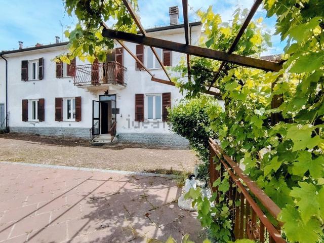 Casa di paese in vendita di 170 m² in Via Roma, 53