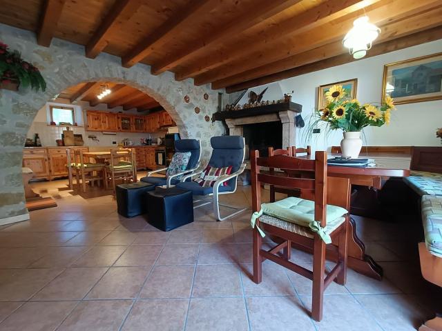 Casa di paese in vendita di 172 m² in Via Pelosi di Sopra