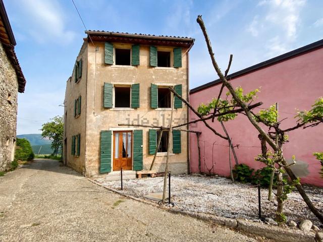 Casa di paese in vendita di 173 m² in Via Caio Mario