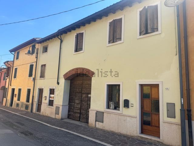 Casa di paese in vendita di 173 m² in Via San Michele, 43