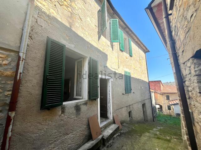Casa di paese in vendita di 184 m² in Strada delle Bore, 1