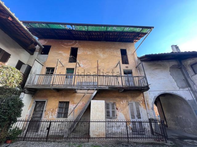 Casa di paese in vendita di 188 m² in Via Roma, 18