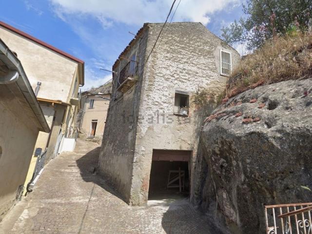 Casa di paese in vendita di 180 m² in Via Apparuta, 46