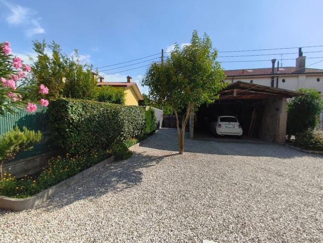 Casa di paese in vendita di 180 m² in Via delle Alpi, 24