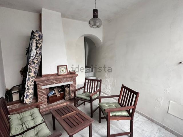 Casa di paese in vendita di 180 m² in Via Roma, 33