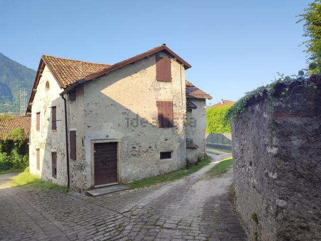 Casa di paese in vendita di 180 m² in Via Val Calcino, 2