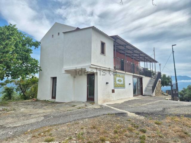 Casa di paese in vendita di 190 m² in Località Carullo, 10