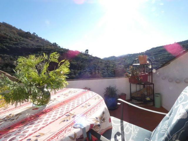 Casa di paese in vendita di 190 m² in Piazza San Lucia, 2