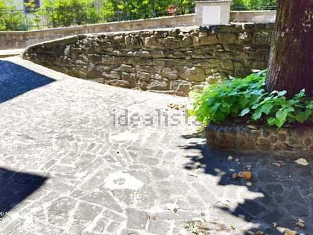 Casa di paese in vendita di 190 m² in Via Neruzzi