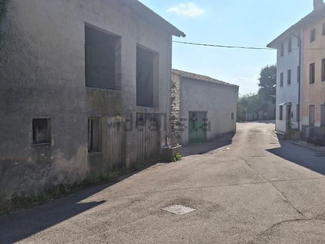 Casa di paese in vendita di 190 m² in Via Gasparotti, 5