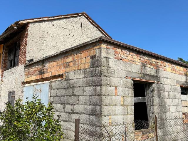 Casa di paese in vendita di 190 m² in Via Giacomo Leopardi