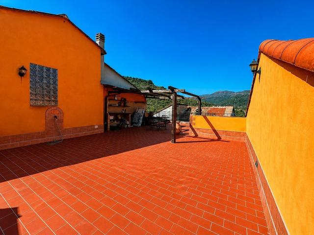 Casa di paese in vendita di 190 m² in Via Papa Giovanni XXIII, 7